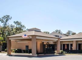 Quality Inn & Suites Pensacola Bayview, hotell i Pensacola