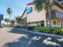 Bay Inn On Busch