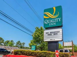 Quality Inn Atlanta Northeast I-85, hotel near DeKalb-Peachtree - PDK, 