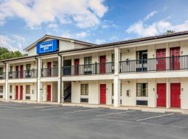 Rodeway Inn, hotel in La Grange