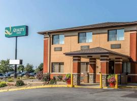 Quality Inn at Collins Road - Cedar Rapids, užmiesčio svečių namai mieste Sidar Rapidsas