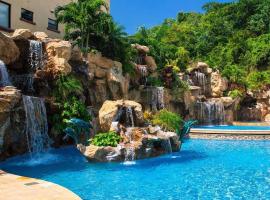 Clarion Suites Roatan at Pineapple Villas, hotel en First Bight