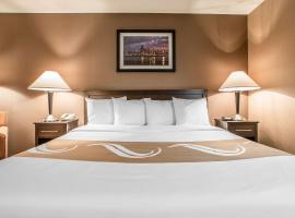 Quality Inn Elgin I-90, hotel en Elgin