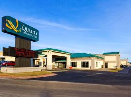 Quality Inn & Suites Moline - Quad Cities, מלון ליד נמל התעופה הבינלאומי קווד סיטי - MLI, 