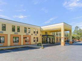 La Casa Inn & Suites-Middleboro, hotel blizu aerodroma Plymouth Municipal - PYM, Midelboro