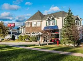 Mackinaw City Clarion Hotel Beachfront