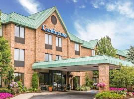Comfort Inn Utica: Utica şehrinde bir otel
