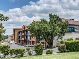 Quality Inn West, vertshus i Branson