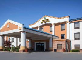Quality Inn & Suites Arnold: Arnold şehrinde bir otel