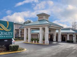 Quality Inn & Suites, hotel poblíž Hawkins Field - HKS, Clinton