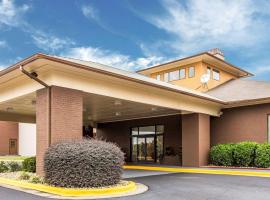 Quality Suites Convention Center - Hickory, hotel in Hickory