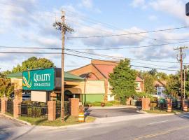 Quality Inn & Suites Coliseum, hotell i Greensboro