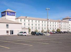 Sleep Inn & Suites Conference Center and Water Park、マイノットのホテル