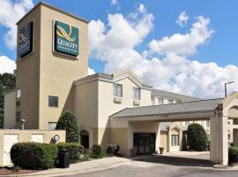 Quality Inn & Suites Raleigh North Raleigh, hotelli kohteessa Raleigh