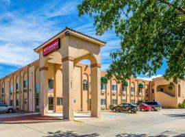 Econo Lodge Inn & Suites Albuquerque East I-40 Eubank Exit, hotel sa parkingom u gradu Albukerki