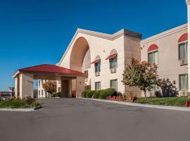 Quality Inn & Suites Farmington, хотел в Фармингтън