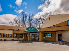 Quality Inn Schenectady - Albany，斯克內克塔迪Floodwood Mountain附近的飯店