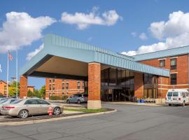 Comfort Inn Cleveland Airport, hotel near Cleveland Hopkins International Airport - CLE, Middleburg Heights