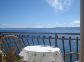 Apartments Santo، فندق في بول