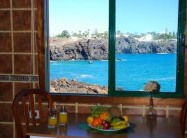 Sea view 6 people optical fiber, cheap hotel in Las Galletas