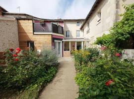 La Loge des Fées, hotel with parking in Latillé