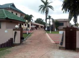 Omari Serwah Hotel, hotel v destinaci Nkwatia