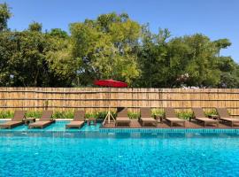 PAN KLED VILLA eco hill resort, hotel v destinaci Čiang Rai