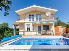 Dalmatian village charm - spacious villa with pool near Trogir
