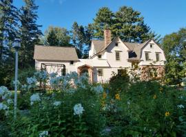 Pinehurst Inn Bed & Breakfast, hotel dicht bij: Madeline Island Historical Museum, Bayfield