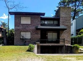 Tejas Verdes Alojamiento Familiar, casa en Villa Gesell