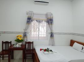 Hai Phuong Tuyen Guesthouse, zasebna nastanitev v Duong Dongu