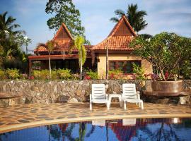 Family-friendly house, a few steps from the pool and close to the ocean. โรงแรมในแม่พิมพ์
