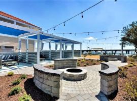 Bay Breeze Anchor Suite (1 bed/1 bath condo with cabanas, fire pits, and pier), hotel in Willoughby Beach