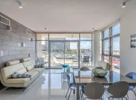 Beautiful Sunny 3 bedrooms in font of the beach