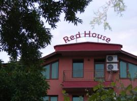 Red House Family Hotel, Hotel in Rawda