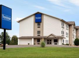 Travelodge by Wyndham Livonia，Livonia的飯店