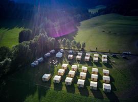 Event Lodge Camping Spielberg、シュピールベルクのホテル