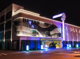 High Cloud Motel, hotel con jacuzzi en Tainan