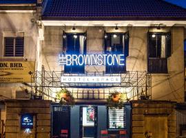 The Brownstone Hostel & Space, hotel in Ipoh