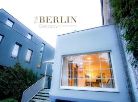 The Berlin Getaway / 80qm in Berlin's Historic Diplomatic Quarter, hotel near Paracelsus-Bad Underground Station, Berlin