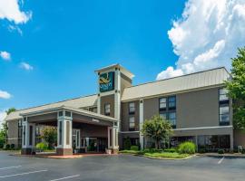 Quality Inn Valley - West Point, hotel con estacionamiento en Valley
