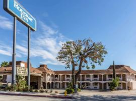 Rodeway Inn Magic Mountain Area, hotel con estacionamiento en Castaic