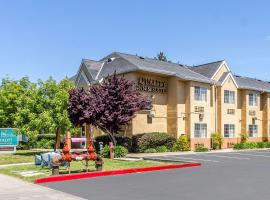 Quality Inn & Suites, hotel v destinaci Santa Rosa