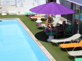 Neptune Hotel Apartments Paphos, ξενοδοχείο στον Κόλπο των Κοραλλιών