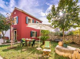Traditional Rustic Maisonette by Konnect, hotel with parking in Agios Ioannis Peristeron