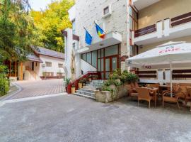 Former Ceausescu's Vila Crizantema, romantic hotel in Băile Govora