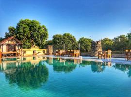 Gir Lions Paw Resort with Swimming Pool: Sasan Gir şehrinde bir glamping noktası