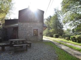 Charming gite in Les Avins situated by a stream, semesterhus i Modave