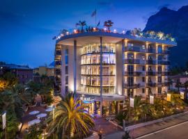 Hotel Kristal Palace - TonelliHotels – hotel w mieście Riva del Garda