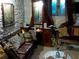 Petra Guest House, cheap hotel in Áyiai Paraskiaí